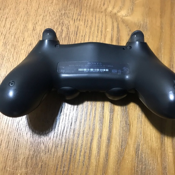 PS4 controller - Picture 2 of 5